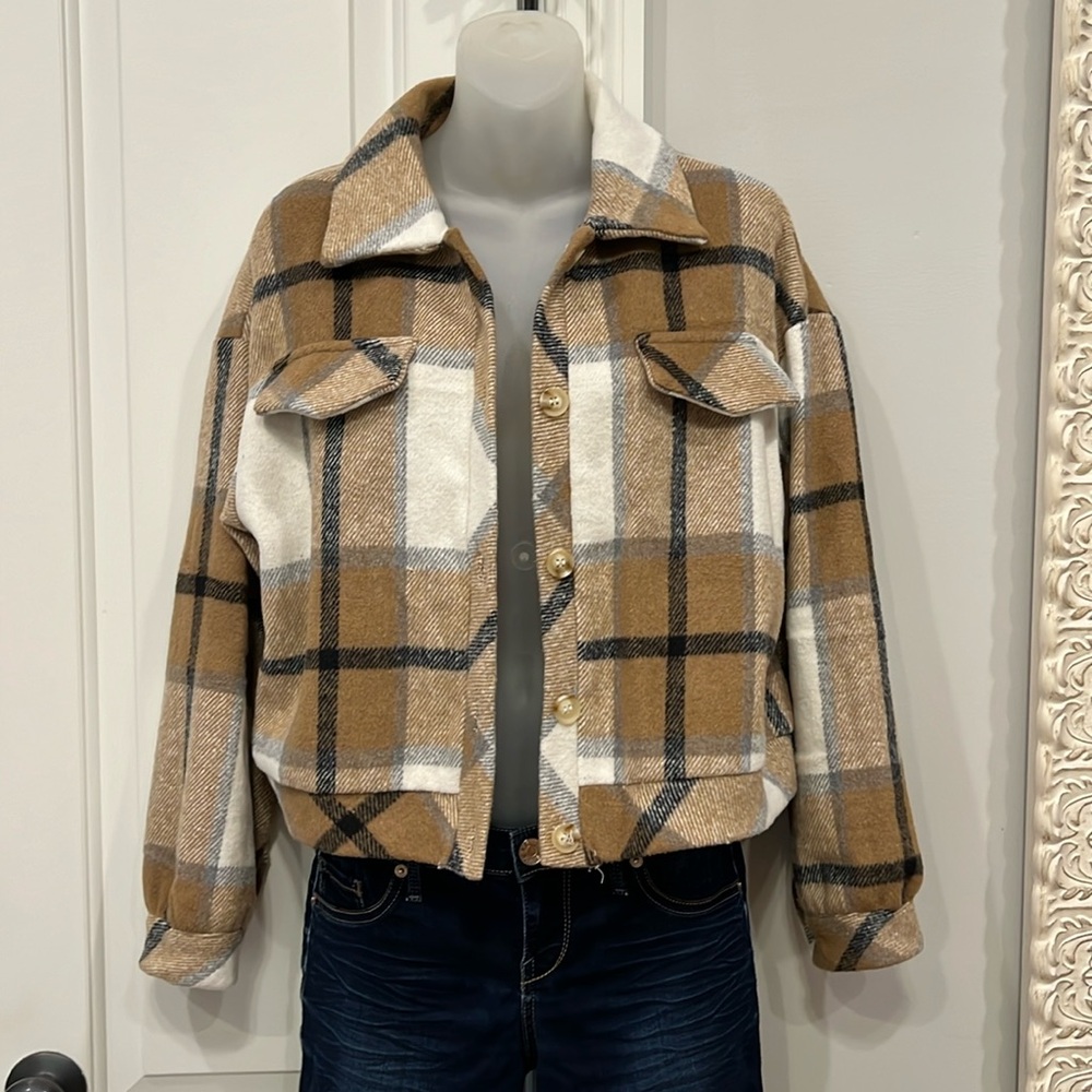 NWOT Elings Shacket Size M